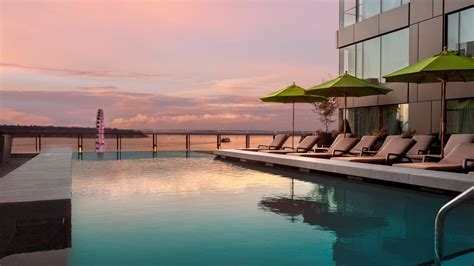 seattle hotels with outdoor pools